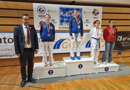 Kar dve tekmovalki kluba na zmagovalnih stopničkah. Brina Salkić 1. mesto in Adriana Milić 2. mesto v borbah